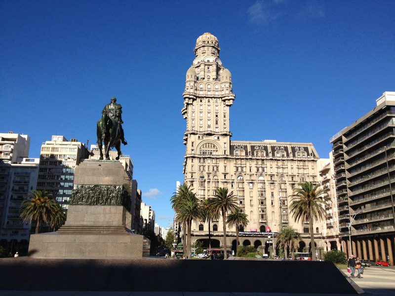 Conheça o Uruguai: As 3 Cidades com Desconto - Montevidéu