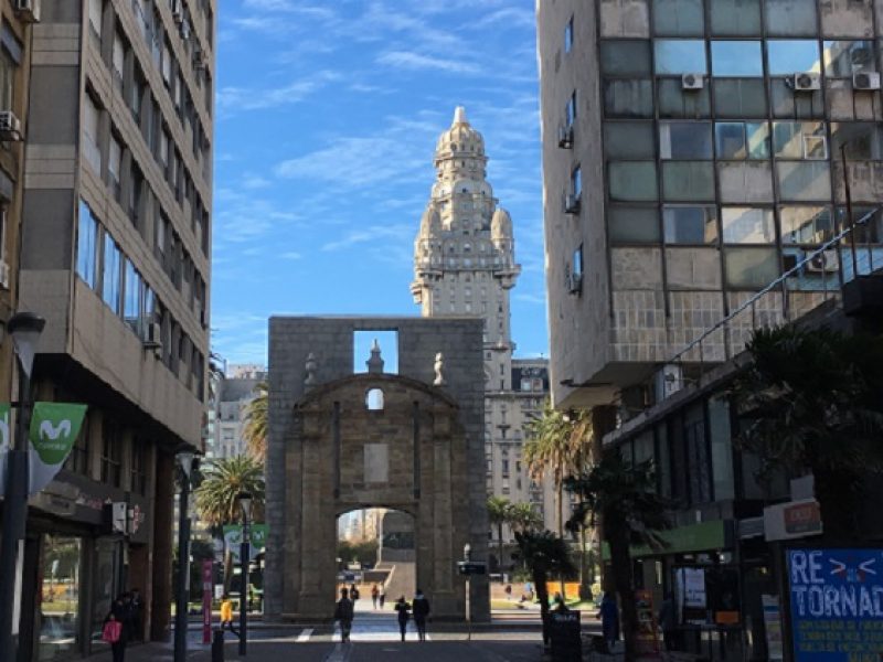 City-Tour-Montevideo-Plaza-Independencia-Porta-da-Ciudadela-Peatonal-Sarandí